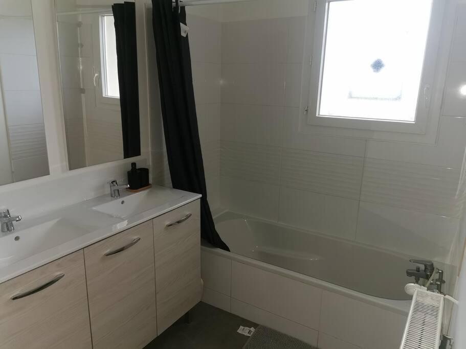 Jolie Maison Entiere Avec 3 Chambres Centre Ville Saint-André-de-Cubzac Exteriör bild